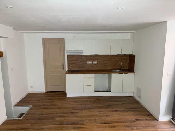 Location                                                      Appartement
                        
                     2 pièces                      42 m2                     à Lodève