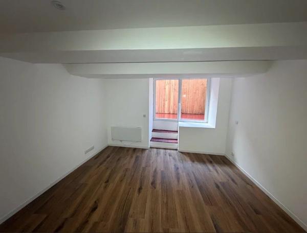 Location                                                      Appartement
                        
                     2 pièces                      42 m2                     à Lodève
