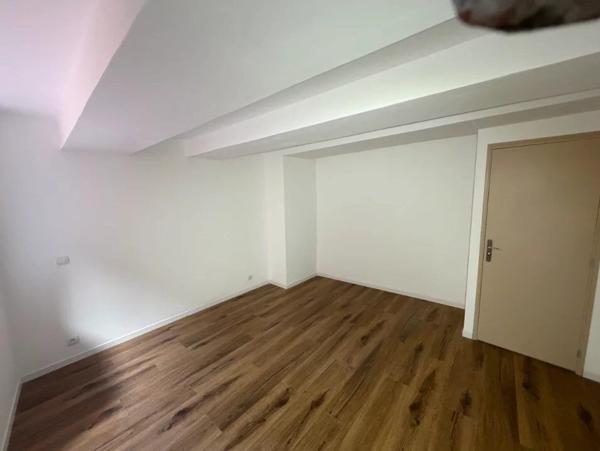 Location                                                      Appartement
                        
                     2 pièces                      42 m2                     à Lodève