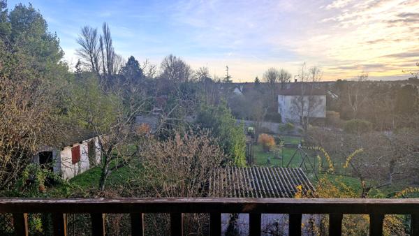 Un véritable potentiel pour cette maison avec sous-sol.