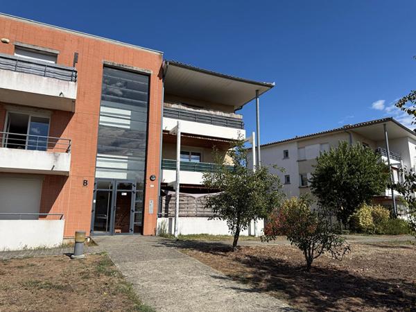 A LOUER - LA SALVETAT SAINT GILLES - Appartement T2 meublé 43 m² avec balcon et 2 places de parking - G1335-FG