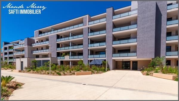 Appartement NEUF type T3 - terrasse avec vue mer et dégagée - dernier étage avec ascenceur - 2 places de parking au sous-sol sécurisé - toutes commodités du centre ville d'Hyères à pied - quartier de standing et très calme