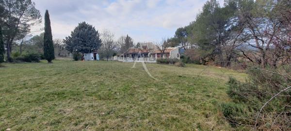 VILLA D'EXCEPTION TYPE5 AVEC PISCINE SUR TERRAIN DE 8510m² A PIERREVERT