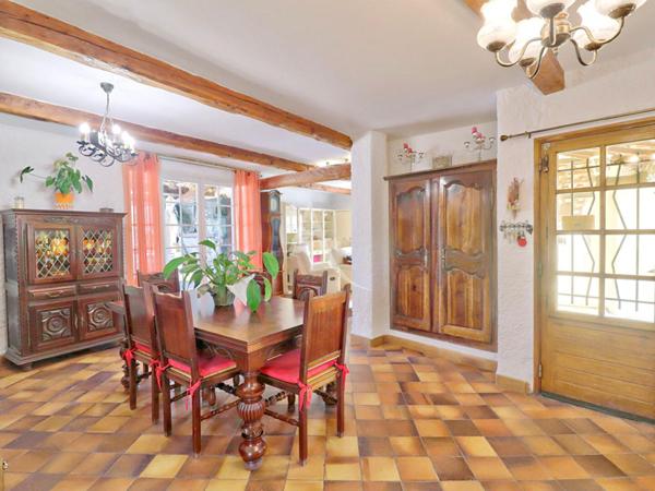 VILLA D'EXCEPTION TYPE5 AVEC PISCINE SUR TERRAIN DE 8510m² A PIERREVERT