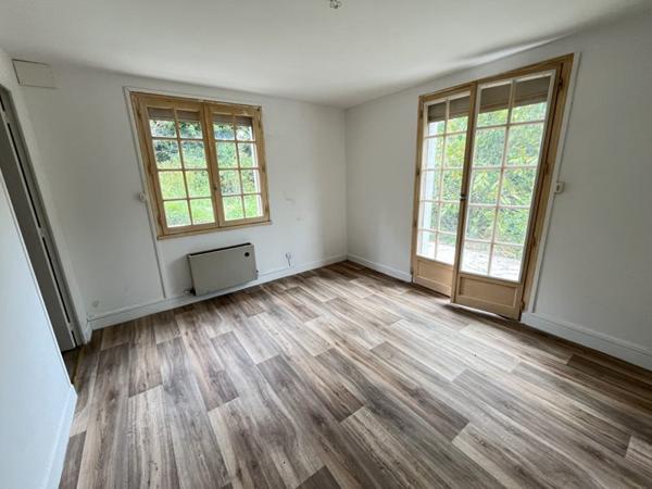 Maison à vendre 161 250 € Ussac 5 p 129 m² DPE F