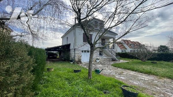 Maison des années 70 d'environ 130 m² avec jardin clos