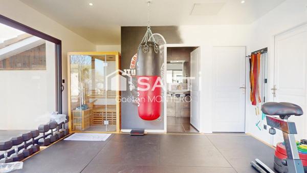 Une maison contemporaine d’exception à Cestas, pensée pour conjuguer élégance, confort et art de vivre.