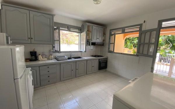 Appartement à louer    3 pièces •  Le Moule