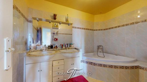 EN EXCLUSIVITE - R+1 4 CHAMBRES - SALLE D'EAU - SALLE DE BAINS