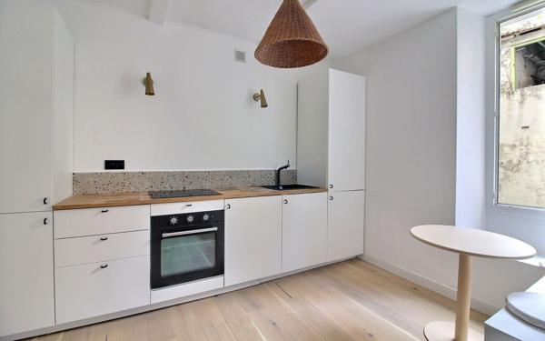 Appartement à vendre    2 pièces •  Marseille 6