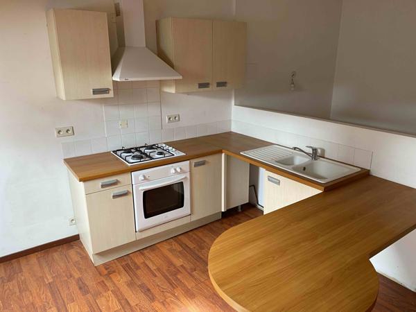 IMMEUBLE DE RAPPORT - 1 LOCAL COMMERCIAL libre et 3 APPARTEMENTS loués