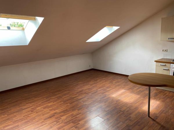 IMMEUBLE DE RAPPORT - 1 LOCAL COMMERCIAL libre et 3 APPARTEMENTS loués