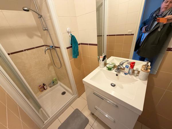 IMMEUBLE DE RAPPORT - 1 LOCAL COMMERCIAL libre et 3 APPARTEMENTS loués