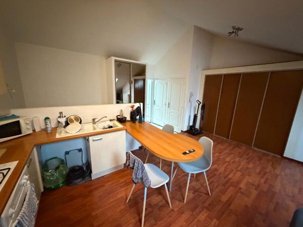 IMMEUBLE DE RAPPORT - 1 LOCAL COMMERCIAL libre et 3 APPARTEMENTS loués