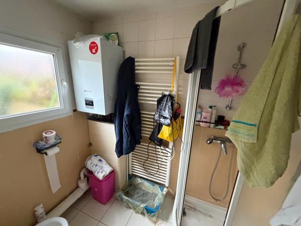 IMMEUBLE DE RAPPORT - 1 LOCAL COMMERCIAL libre et 3 APPARTEMENTS loués