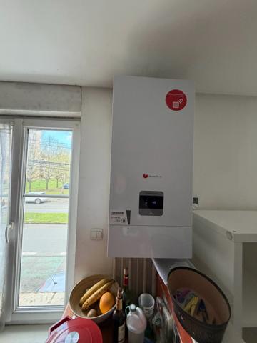 IMMEUBLE DE RAPPORT - 1 LOCAL COMMERCIAL libre et 3 APPARTEMENTS loués