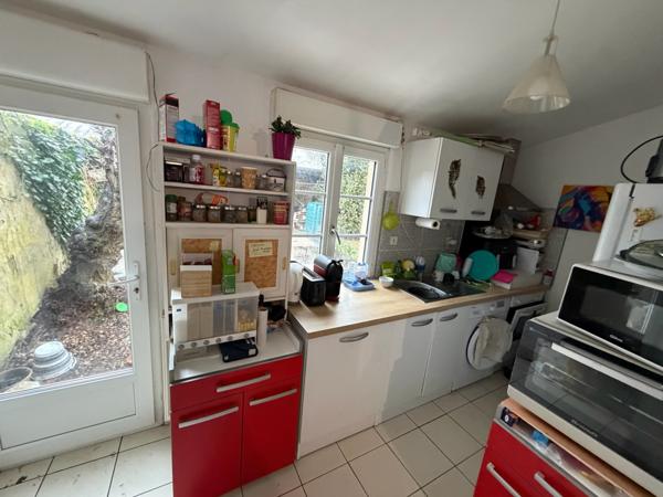 IMMEUBLE DE RAPPORT - 1 LOCAL COMMERCIAL libre et 3 APPARTEMENTS loués