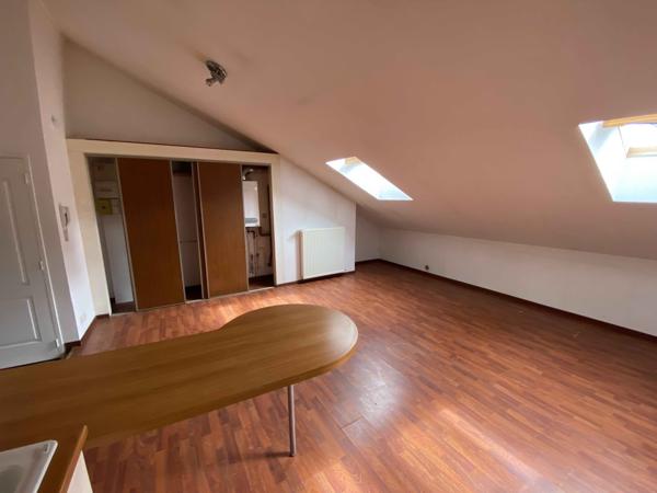 IMMEUBLE DE RAPPORT - 1 LOCAL COMMERCIAL libre et 3 APPARTEMENTS loués