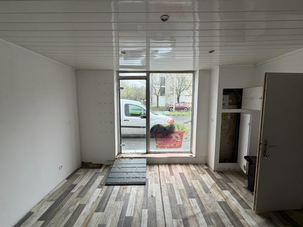 IMMEUBLE DE RAPPORT - 1 LOCAL COMMERCIAL libre et 3 APPARTEMENTS loués