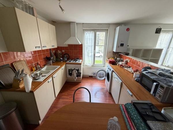 IMMEUBLE DE RAPPORT - 1 LOCAL COMMERCIAL libre et 3 APPARTEMENTS loués