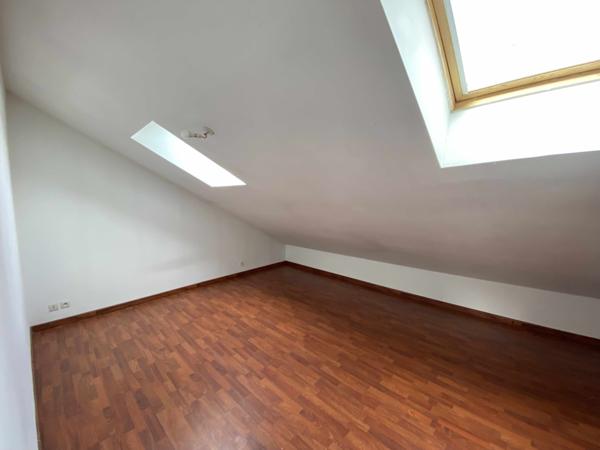 IMMEUBLE DE RAPPORT - 1 LOCAL COMMERCIAL libre et 3 APPARTEMENTS loués