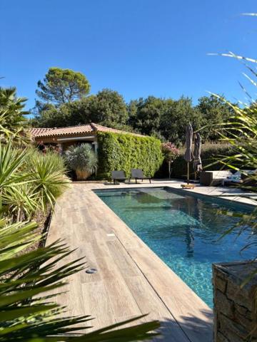 VILLA D'EXCEPTION 172 m² - PISCINE - TERRAIN ARBORÉ DE 2 000 m²