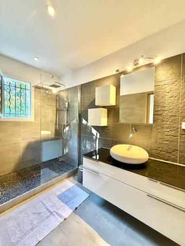VILLA D'EXCEPTION 172 m² - PISCINE - TERRAIN ARBORÉ DE 2 000 m²