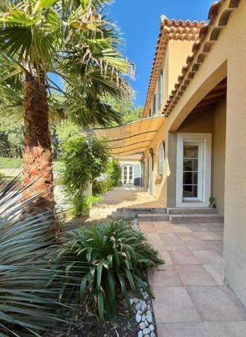 VILLA D'EXCEPTION 172 m² - PISCINE - TERRAIN ARBORÉ DE 2 000 m²