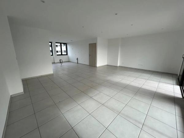Appartement à louer 5 pièces 124.15m²