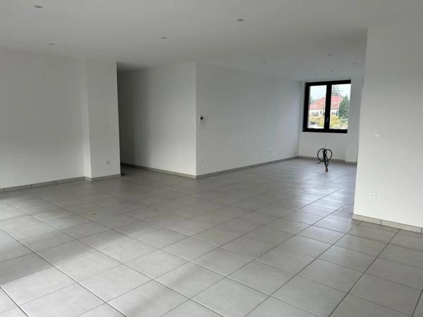 Appartement à louer 5 pièces 124.15m²