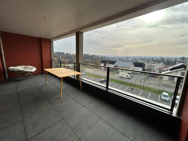 Appartement à louer 5 pièces 124.15m²