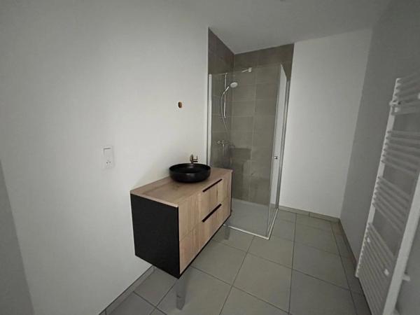 Appartement à louer 5 pièces 124.15m²