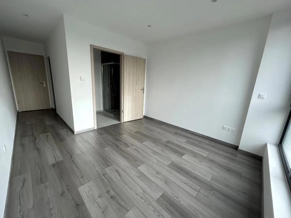 Appartement à louer 5 pièces 124.15m²