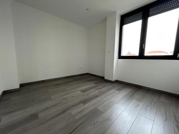 Appartement à louer 5 pièces 124.15m²