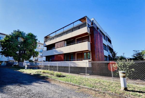 EXCLUSIVITÉ – BEAU T2 BIS DE 52 m² RÉNOVÉ AVEC BALCON, CAVE ET STATIONNEMENT