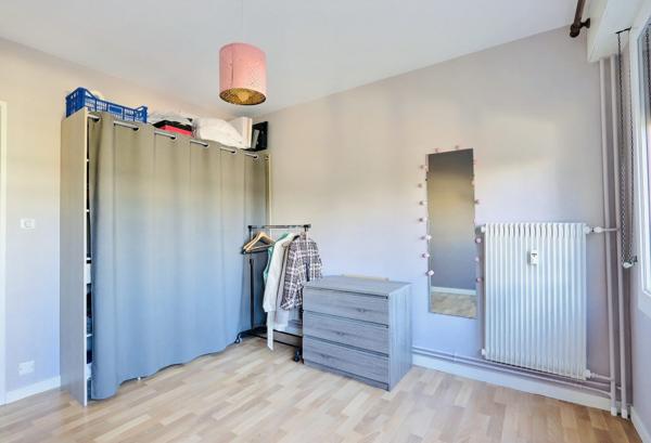 EXCLUSIVITÉ – BEAU T2 BIS DE 52 m² RÉNOVÉ AVEC BALCON, CAVE ET STATIONNEMENT