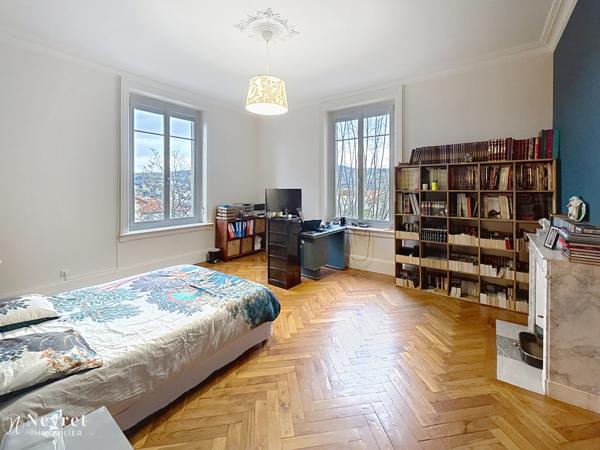 Appartement de charme de 229 m² dans une maison bourgeoise – Quartier Sainte-Marie