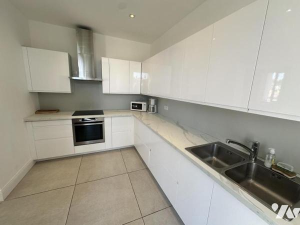 À vendre : Superbe Duplex de 173m² avec terrasse dans une Maison Privée à Cagnes-sur-Mer.