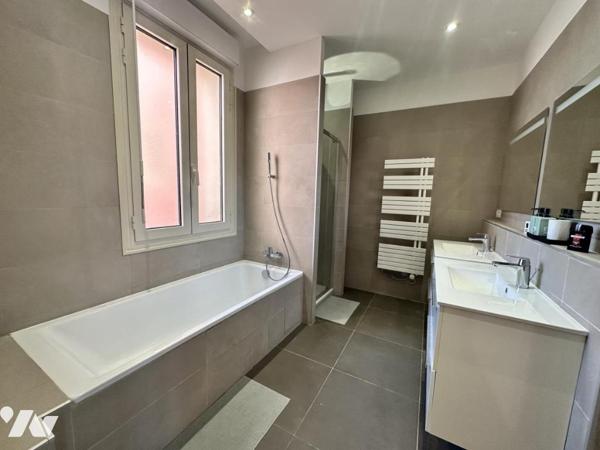 À vendre : Superbe Duplex de 173m² avec terrasse dans une Maison Privée à Cagnes-sur-Mer.