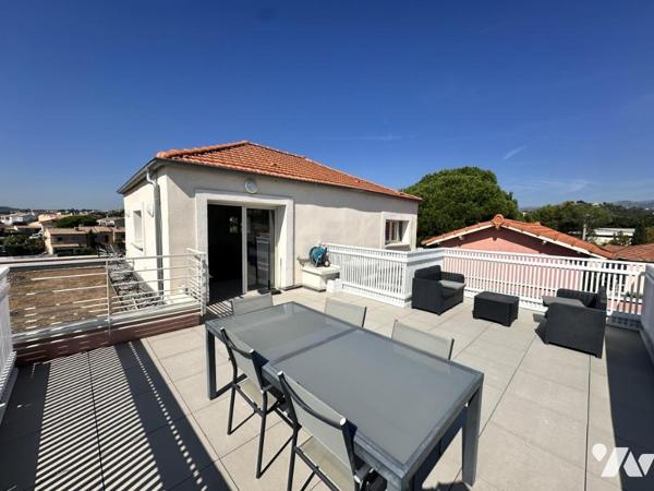 À vendre : Superbe Duplex de 173m² avec terrasse dans une Maison Privée à Cagnes-sur-Mer.