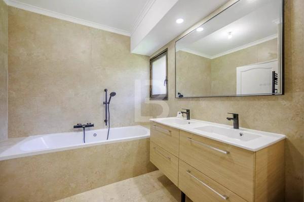 A vendre à Valbonne, villa au calme avec vue panoramique