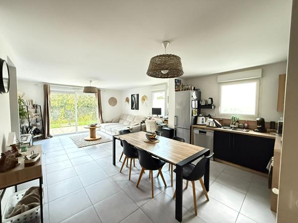 Maison familiale - Mûrs-Érigné bourg,  
Murs erigne 49610