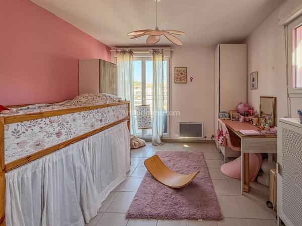 Vente                                                      Appartement
                        
                     4 pièces                      79 m2                     à Draguignan