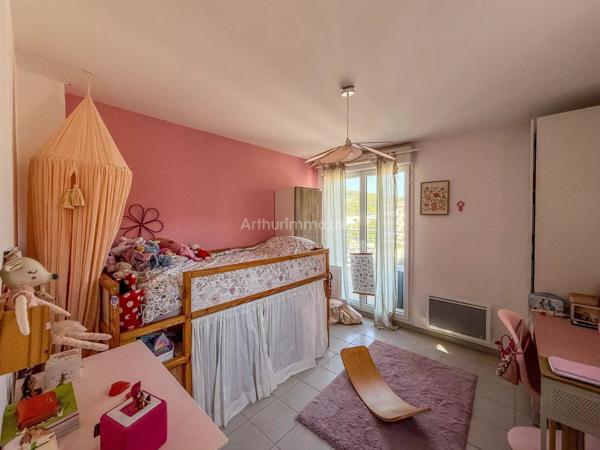 Vente                                                      Appartement
                        
                     4 pièces                      79 m2                     à Draguignan