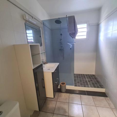 STUDIO MEUBLE – 28 m² – SAINT-PIERRE Réf. 83169322