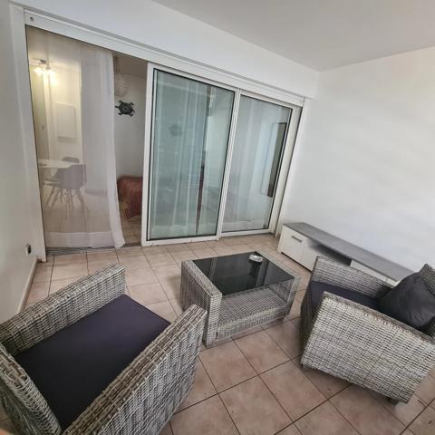 STUDIO MEUBLE – 28 m² – SAINT-PIERRE Réf. 83169322