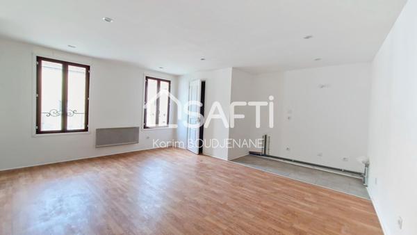 Maison de ville récente, 2 chambres...