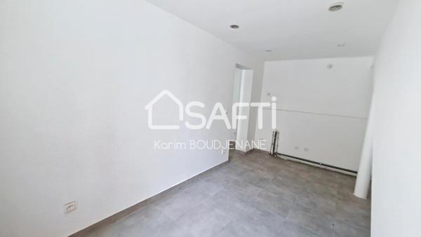 Maison de ville récente, 2 chambres...