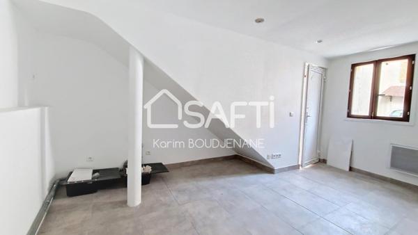 Maison de ville récente, 2 chambres...