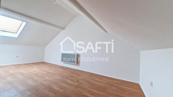 Maison de ville récente, 2 chambres...